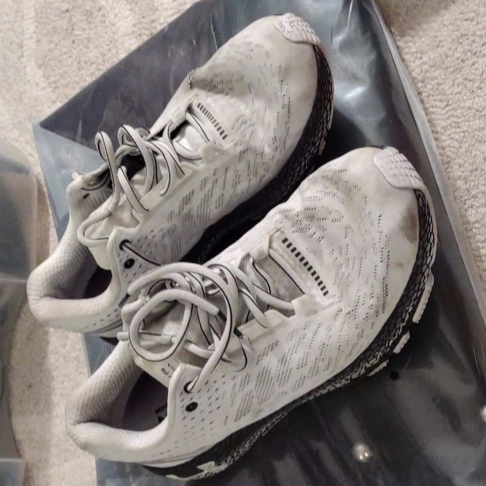 Under armour give machina shoes